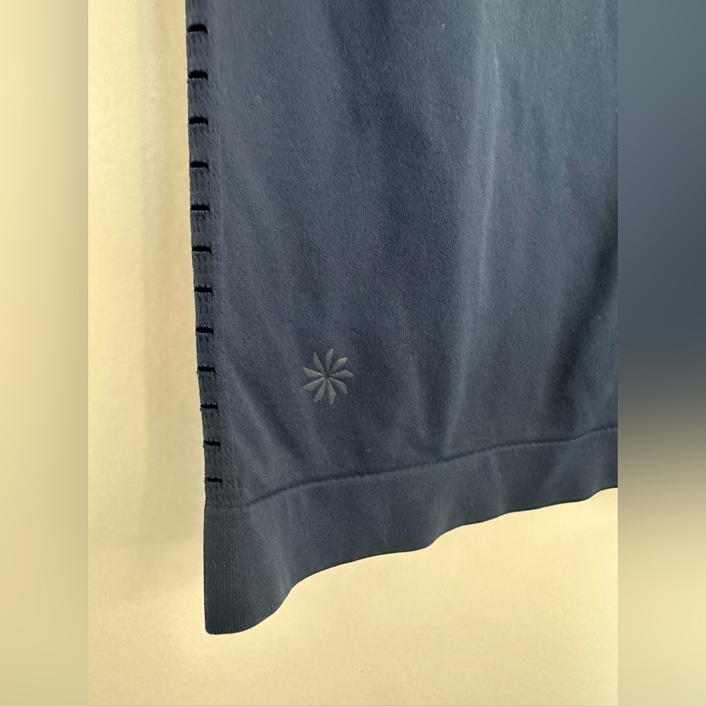 Athleta Foothill Perforated Tee Size Small Navy Blue - Picture 6 of 6